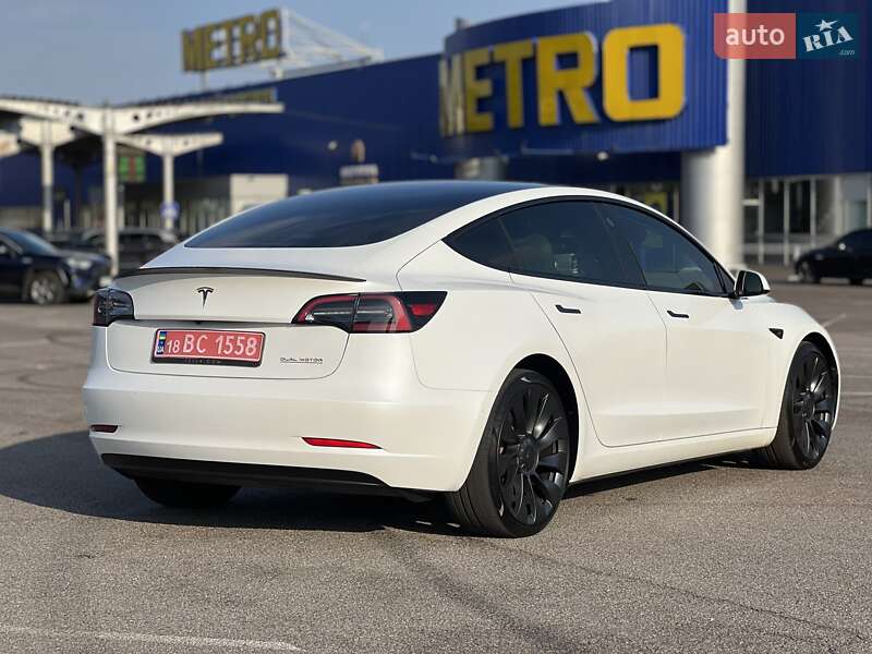 Седан Tesla Model 3 2022 в Ровно