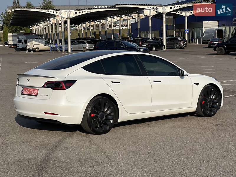 Седан Tesla Model 3 2022 в Ровно