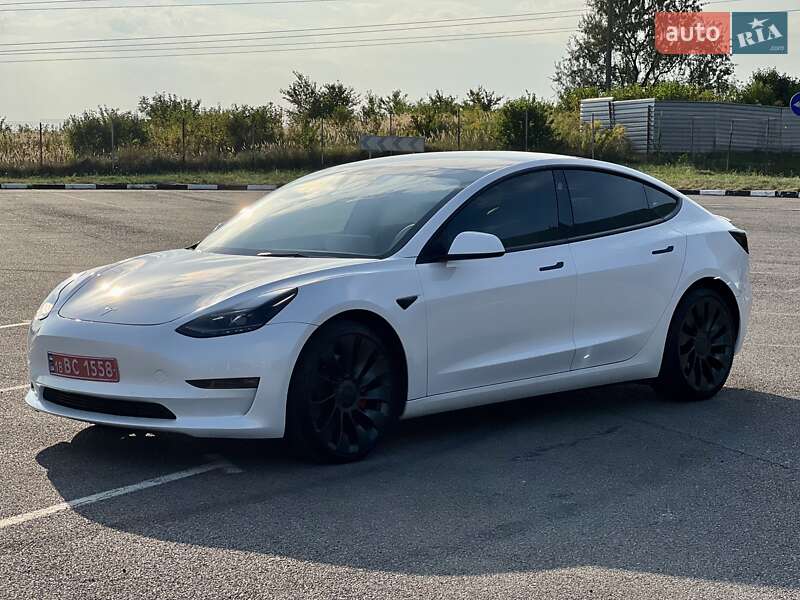 Седан Tesla Model 3 2022 в Ровно