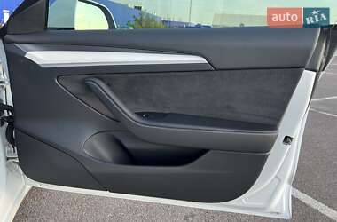 Седан Tesla Model 3 2022 в Ровно