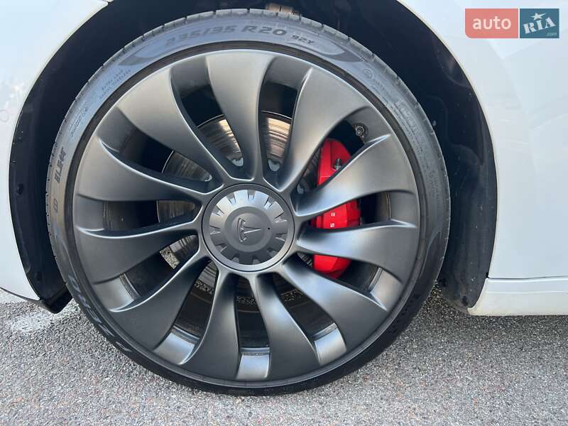 Седан Tesla Model 3 2022 в Ровно