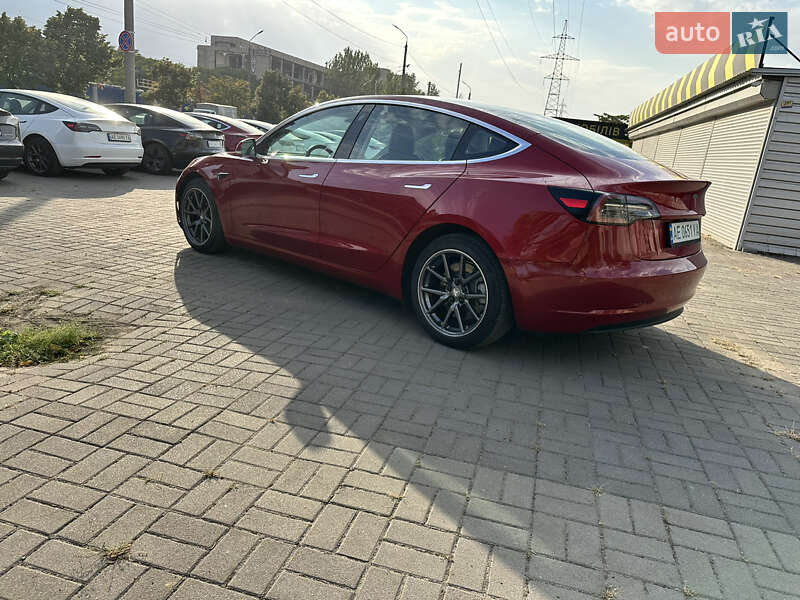Седан Tesla Model 3 2018 в Дніпрі