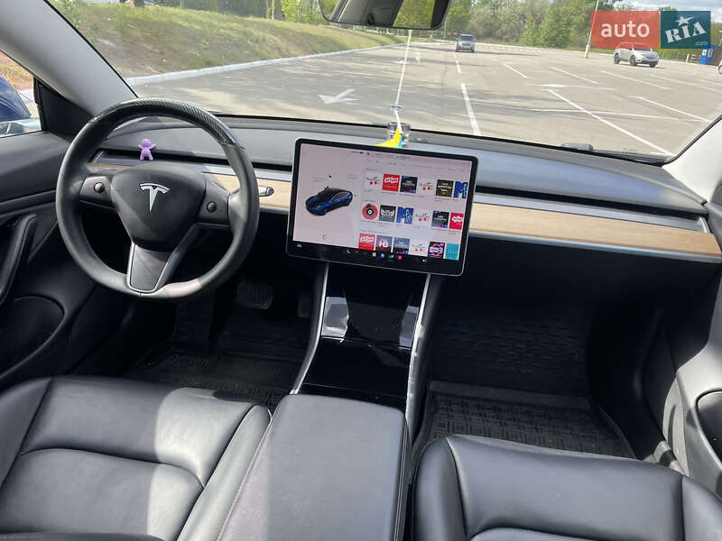 Седан Tesla Model 3 2019 в Кам'янському