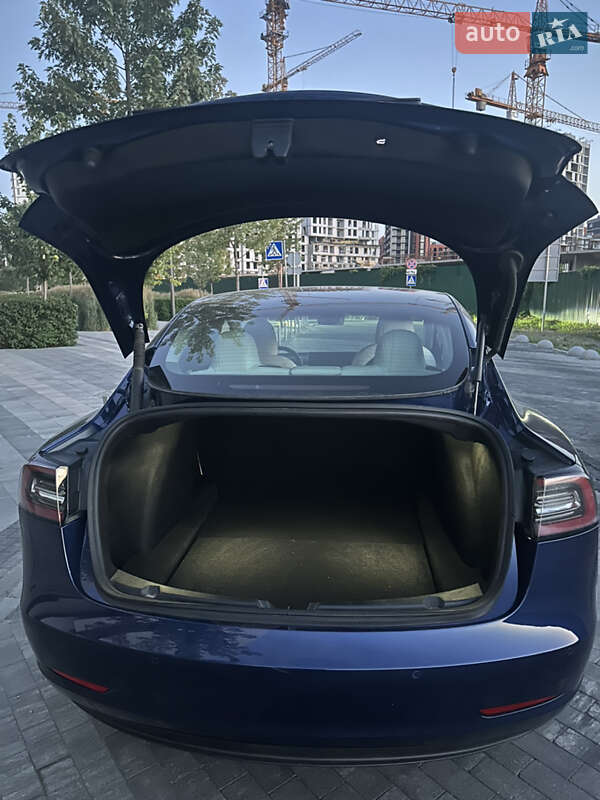 Седан Tesla Model 3 2022 в Киеве