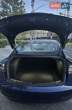 Седан Tesla Model 3 2022 в 