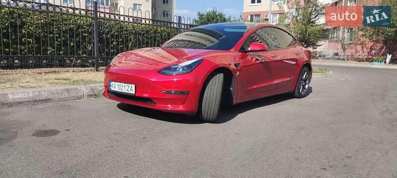 Седан Tesla Model 3 2022 в Киеве