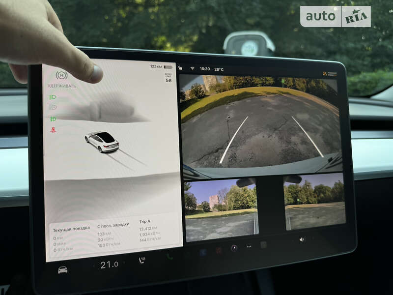 Седан Tesla Model 3 2022 в Львове