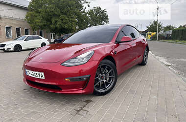 Седан Tesla Model 3 2020 в Звенигородці