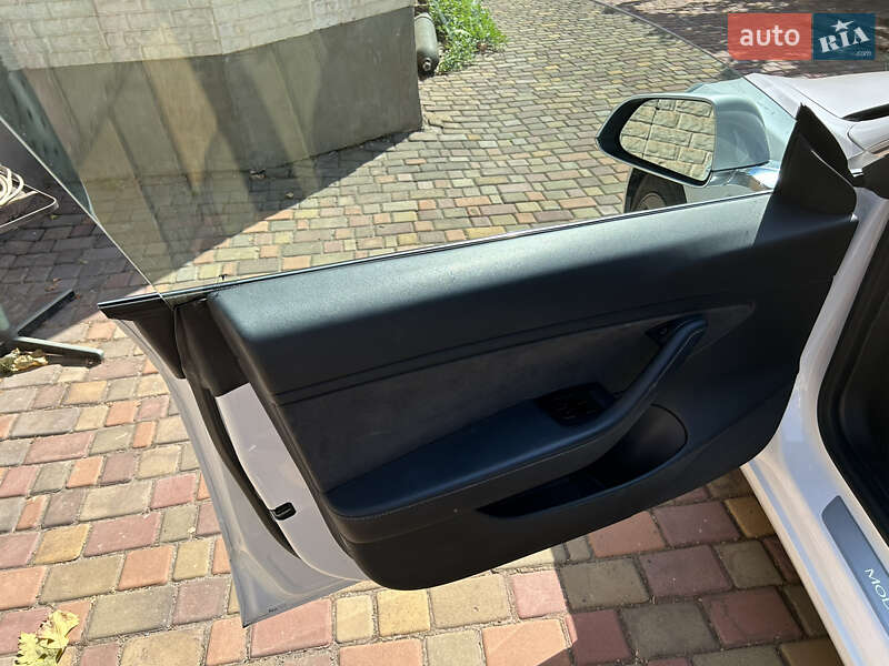 Седан Tesla Model 3 2018 в Кривому Розі