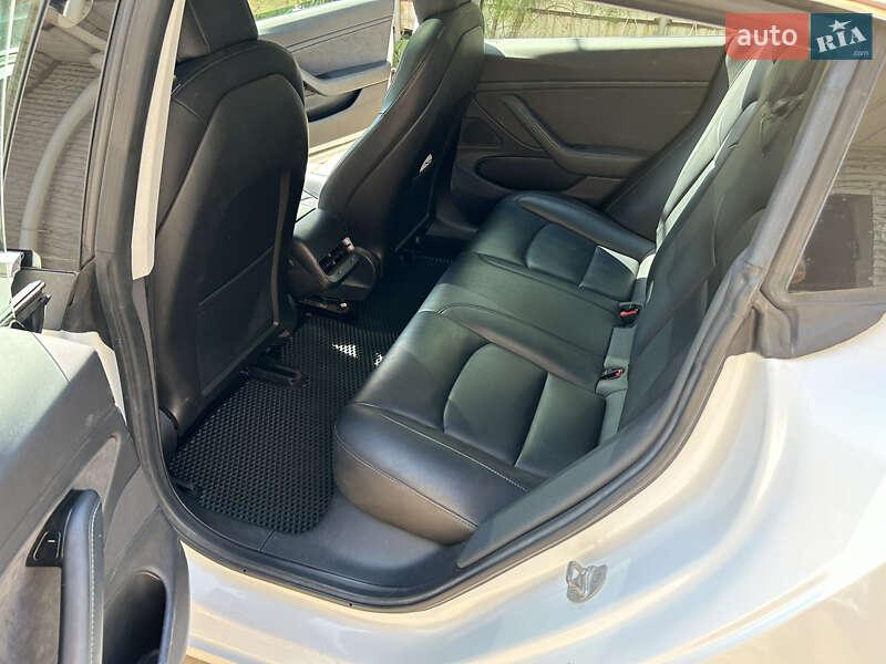 Седан Tesla Model 3 2018 в Кривому Розі