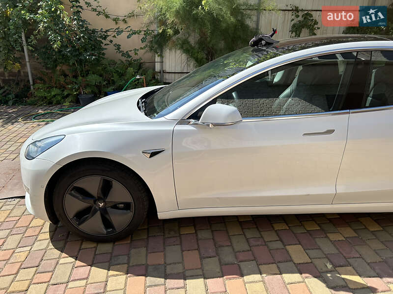 Седан Tesla Model 3 2018 в Кривому Розі
