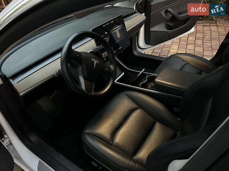 Седан Tesla Model 3 2018 в Кривому Розі
