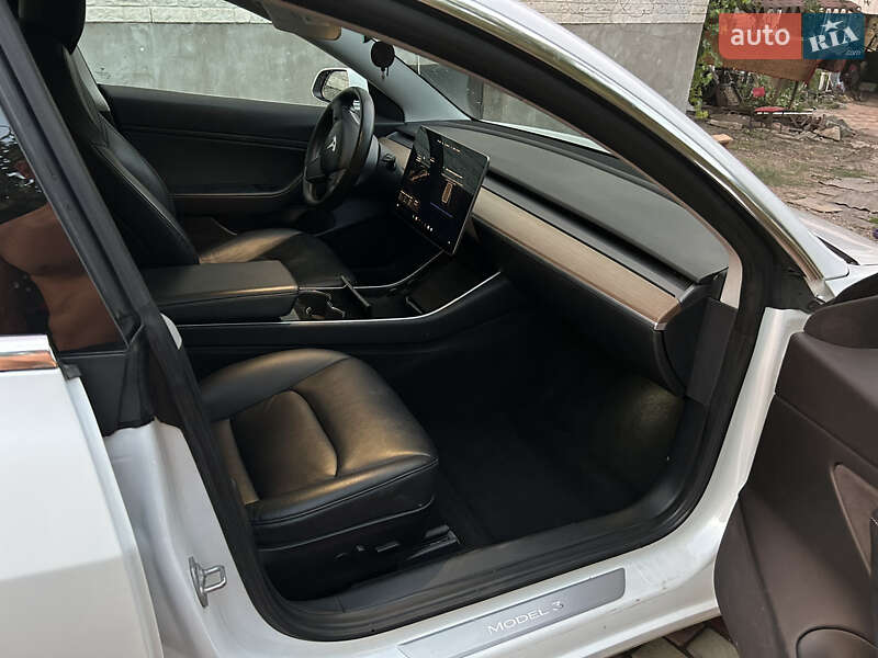 Седан Tesla Model 3 2018 в Кривому Розі