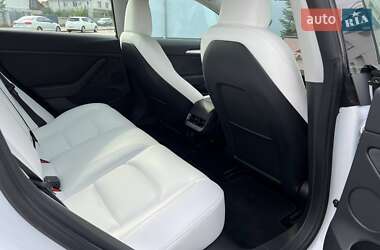 Седан Tesla Model 3 2023 в Житомирі