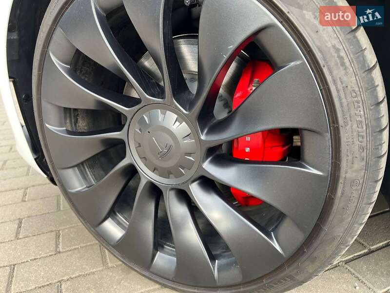Седан Tesla Model 3 2023 в Житомирі