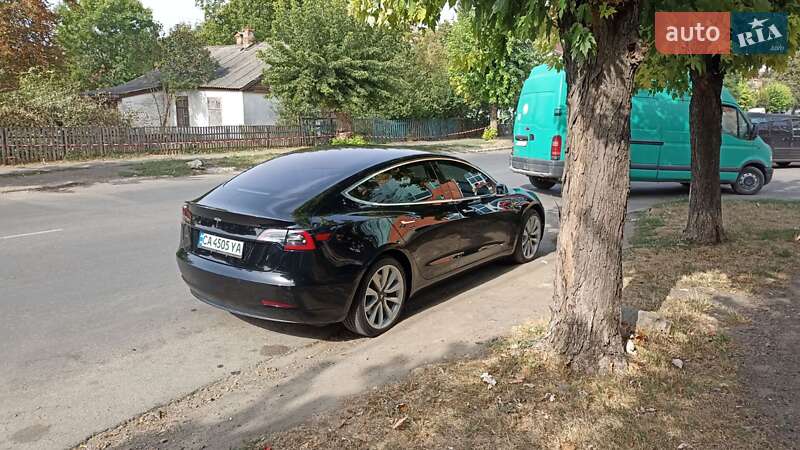 Седан Tesla Model 3 2018 в Умани