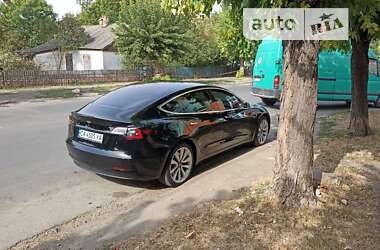 Седан Tesla Model 3 2018 в Умані