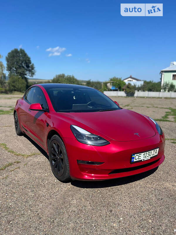 Седан Tesla Model 3 2022 в Черновцах