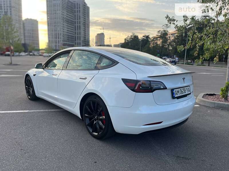 Внедорожник / Кроссовер Tesla Model 3 2020 в Киеве