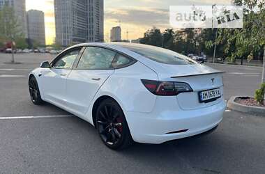 Внедорожник / Кроссовер Tesla Model 3 2020 в 