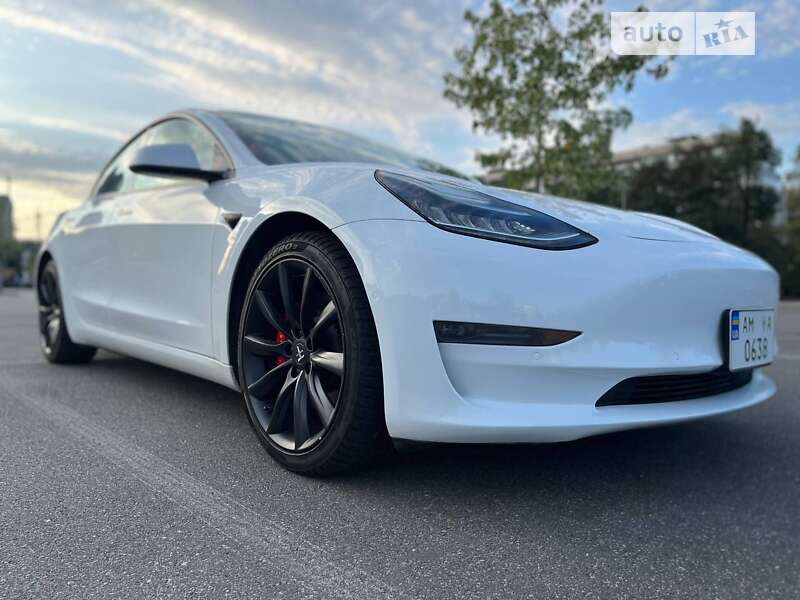 Внедорожник / Кроссовер Tesla Model 3 2020 в Киеве