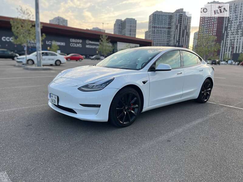 Внедорожник / Кроссовер Tesla Model 3 2020 в Киеве