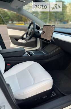 Внедорожник / Кроссовер Tesla Model 3 2020 в 