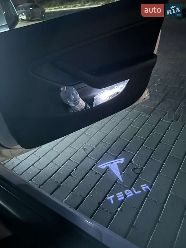 Седан Tesla Model 3 2018 в Кривому Розі