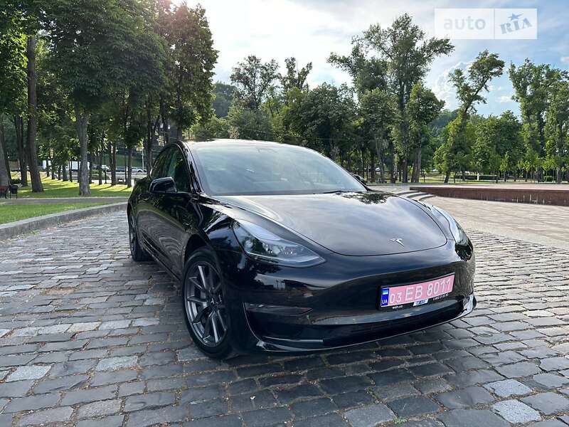 Седан Tesla Model 3 2023 в Киеве