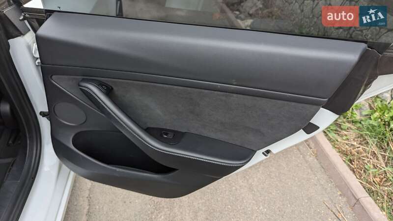 Седан Tesla Model 3 2021 в Вінниці