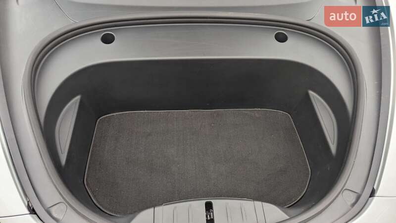 Седан Tesla Model 3 2021 в Виннице