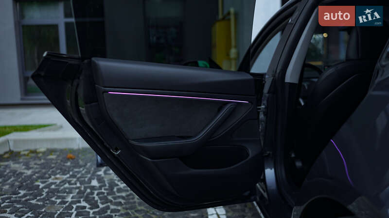 Седан Tesla Model 3 2019 в Львові фото 15 Седан Tesla Model 3 2019 в Львові