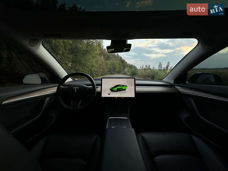Седан Tesla Model 3 2022 в Киеве