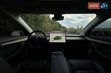 Седан Tesla Model 3 2022 в 
