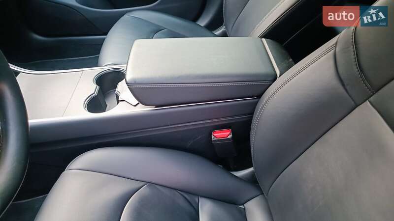 Седан Tesla Model 3 2018 в Харкові
