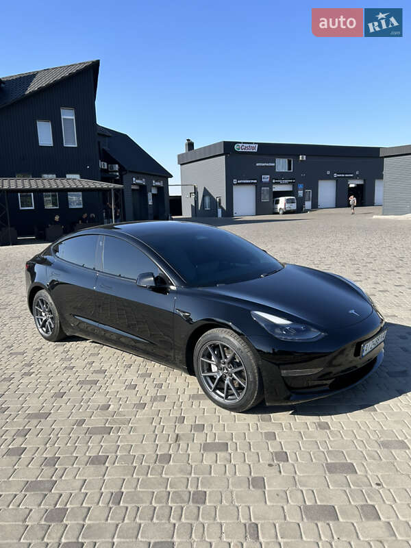 Седан Tesla Model 3 2021 в 