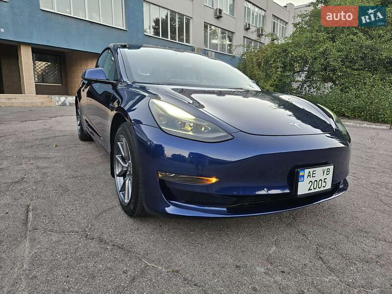 Седан Tesla Model 3 2022 в Днепре