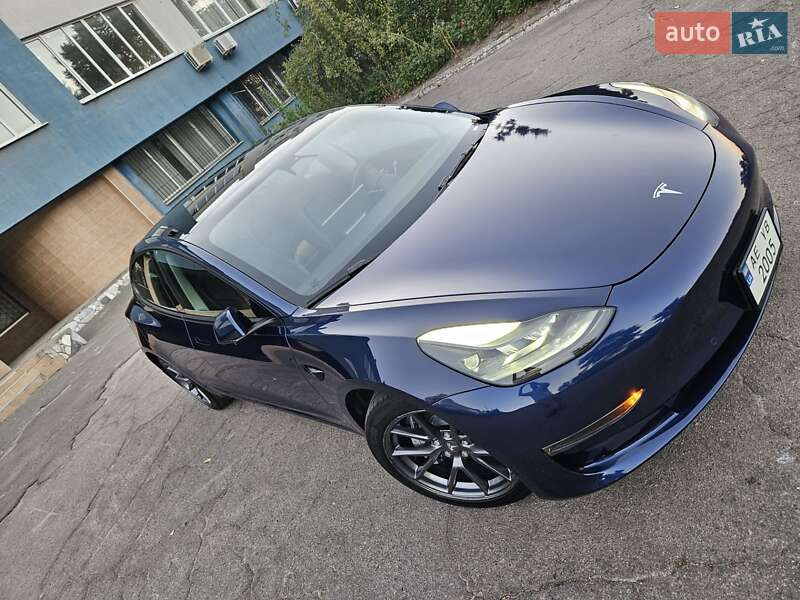 Седан Tesla Model 3 2022 в Днепре