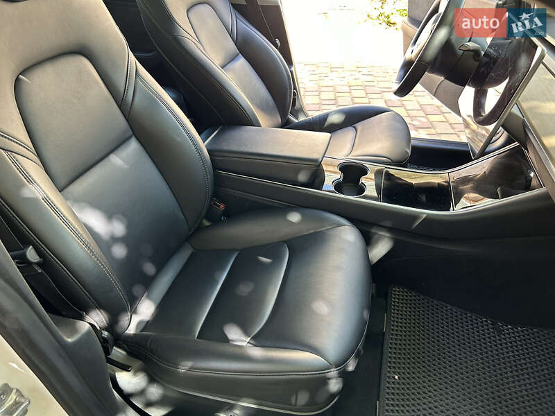 Седан Tesla Model 3 2018 в Кривому Розі