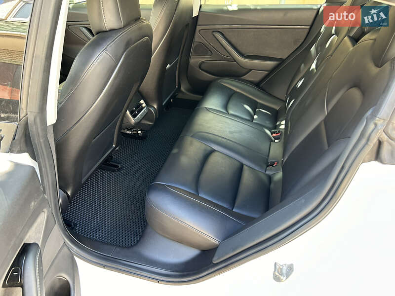 Седан Tesla Model 3 2018 в Кривому Розі