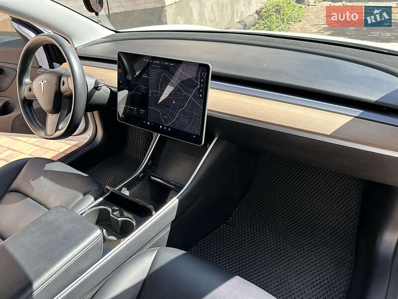 Седан Tesla Model 3 2018 в Кривому Розі