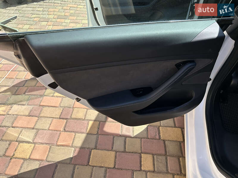 Седан Tesla Model 3 2018 в Кривому Розі