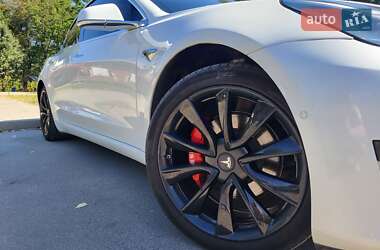 Седан Tesla Model 3 2020 в 