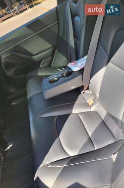 Седан Tesla Model 3 2020 в 