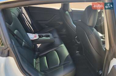 Седан Tesla Model 3 2020 в 