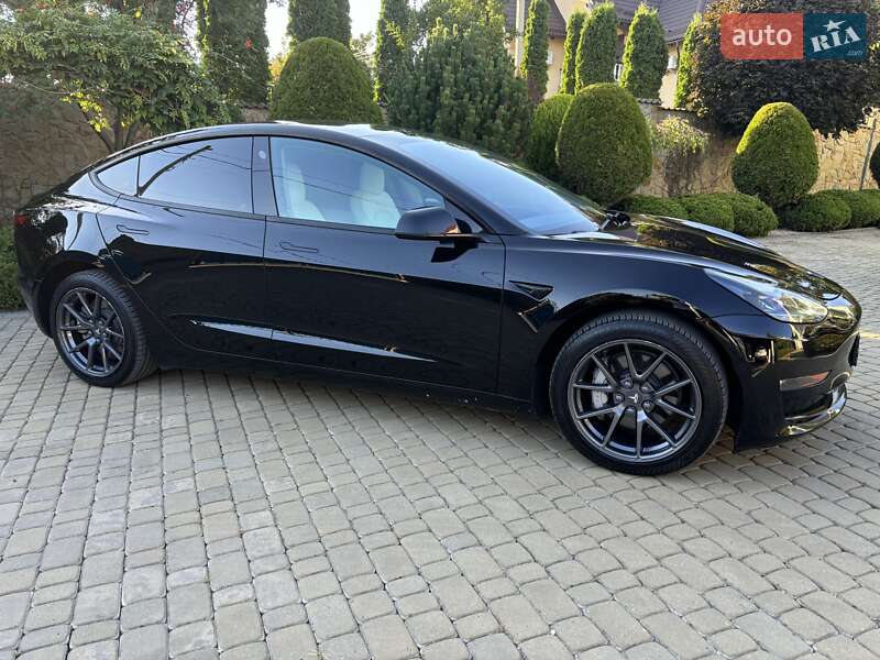 Седан Tesla Model 3 2020 в Тернополі