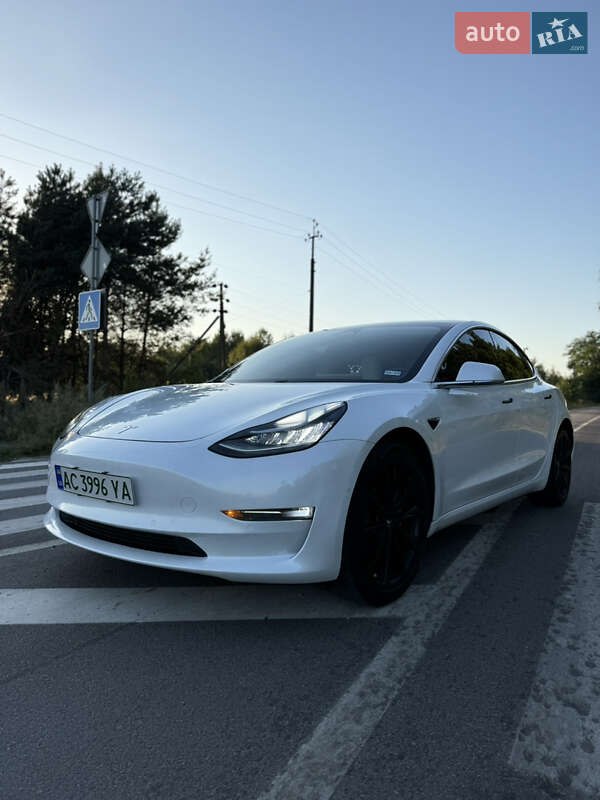 Седан Tesla Model 3 2019 в Володимирі