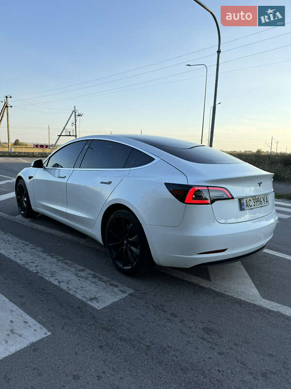 Седан Tesla Model 3 2019 в Володимирі
