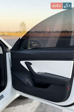 Седан Tesla Model 3 2019 в 