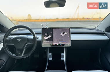 Седан Tesla Model 3 2019 в 